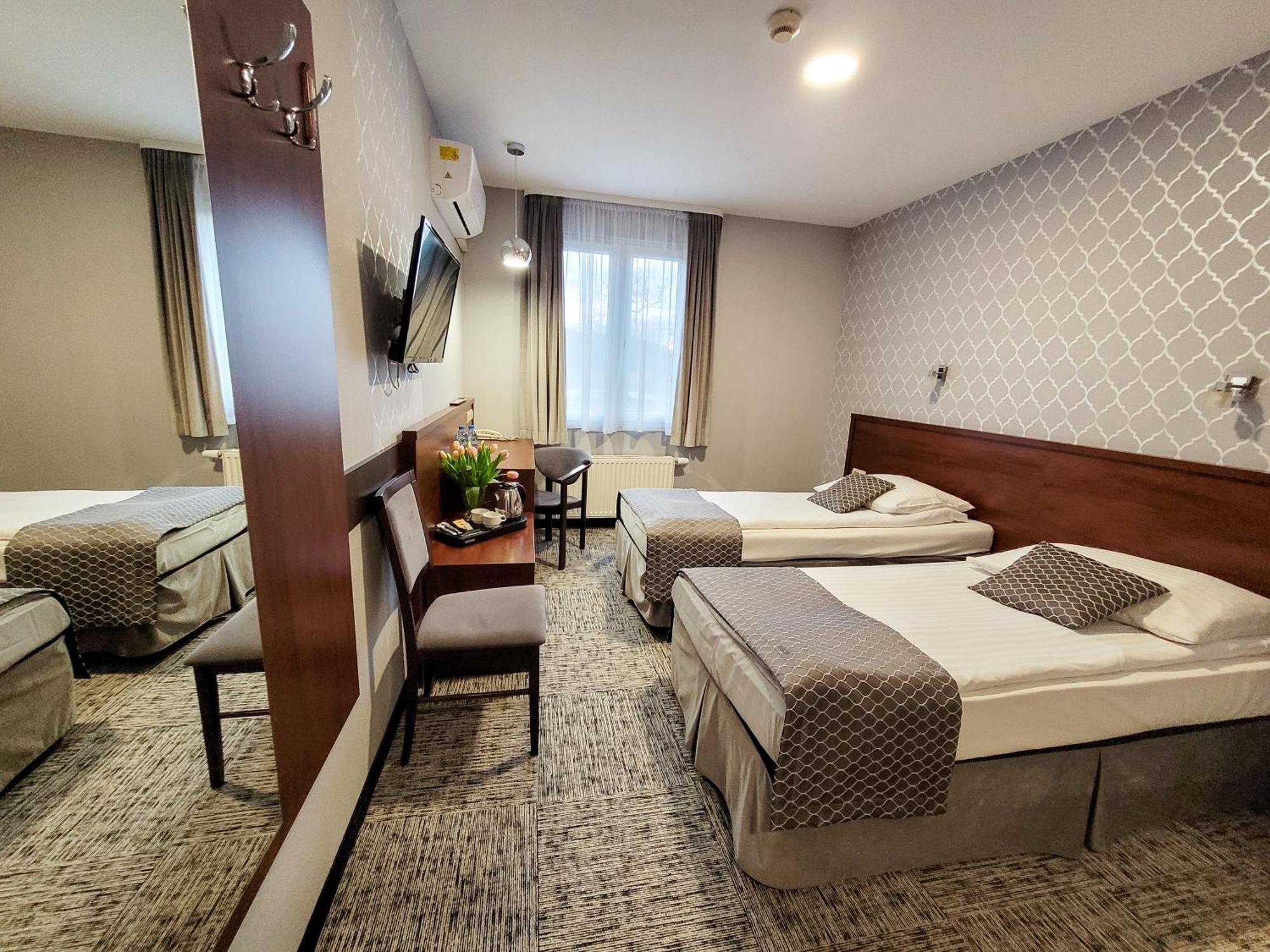 Fero Express Klimatyzowane Ac Готель 3*