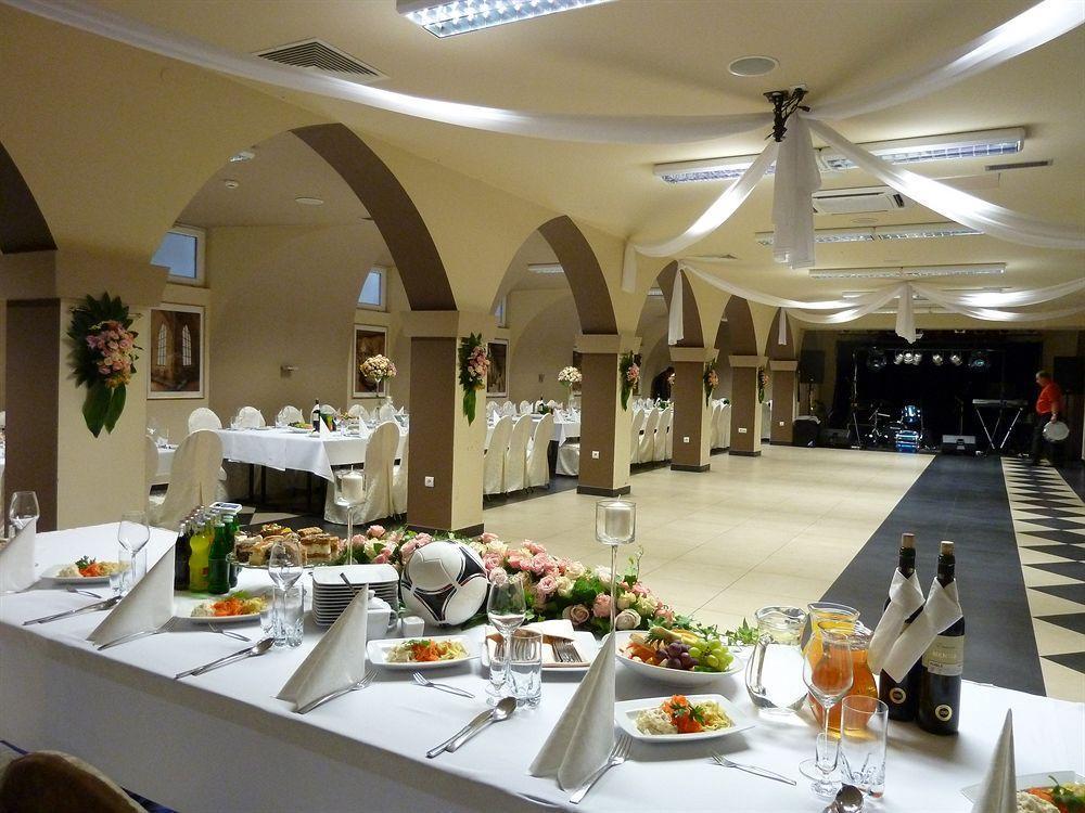 Fero Express Klimatyzowane Ac Готель 3*